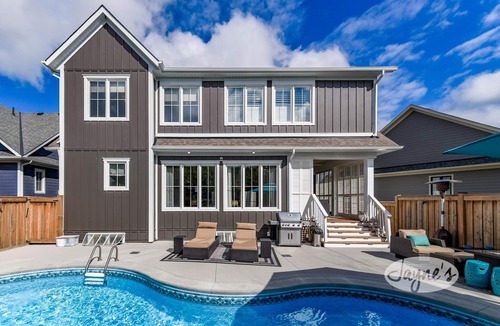Glen Huron House | 5bed 5bath Home including 2 Primary Suites minutes from Blue Mountain Resort!