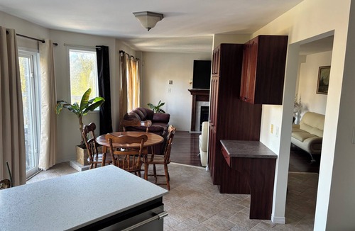 Barrie House | 5br 3.5bth home w Free Parkings+Ensuite laundrynBarrie,ON