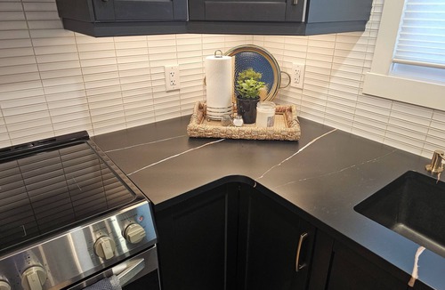Lethbridge House | 5th Avenue Modern 2-bedroom, 1-Bath