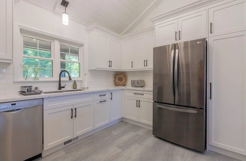 Muskoka Lakes House | 6 Bed 4 Full Bath Muskoka Waterfront Cottage! Sleeps 14