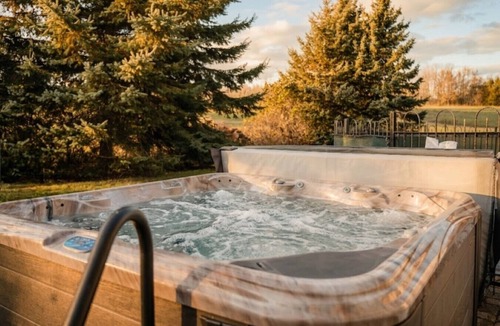 Oro-Medonte House | 6-Bedroom Modern Escape in Horseshoe-Pool+Hot tub