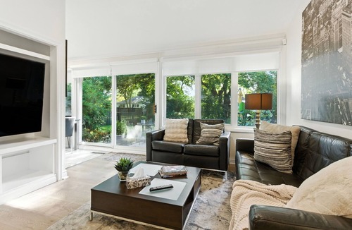 Mineola House | 6 Bedroom Ranch Bungalow in Port Credit.