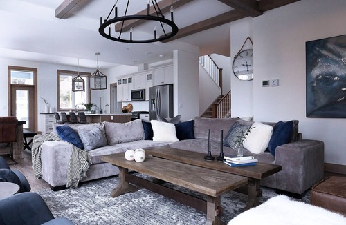 Silver Star Mountain House | 6 Bedroom Ski in/Out Hot Tub/Top on Chairlift NEW: Air-conditioning