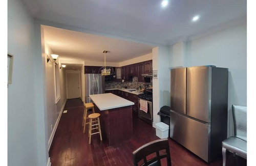 Dovercourt Park House | 6bed 3 bath house in downtown Step to Grocery Store Public Transit Park