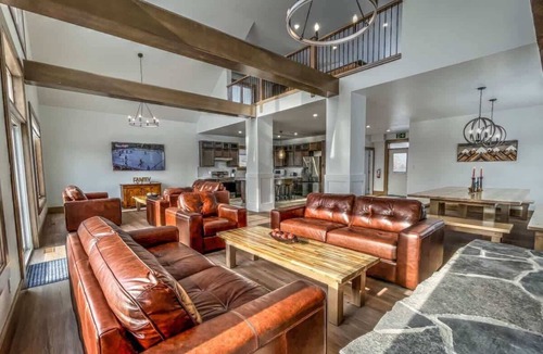 Collingwood Cottage | 7 bdrm Luxury,7 baths,Private Beach Access, Hot Tub