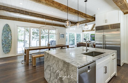 Muskoka Lakes Cottage | 7 bed 5 bath cottage on Lake Joseph + Bunkie with an incredible Beach