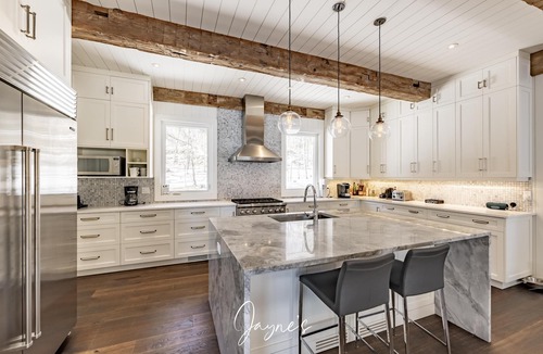 Muskoka Lakes Cottage | 7 bed 5 bath cottage on Lake Joseph + Bunkie with an incredible Beach