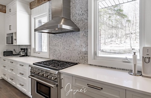 Muskoka Lakes Cottage | 7 bed 5 bath cottage on Lake Joseph + Bunkie with an incredible Beach