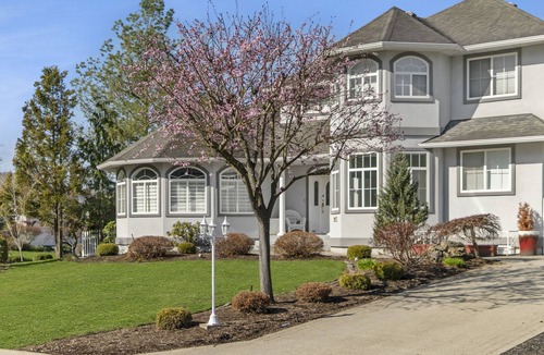 Popkum House | 7 BR House With Pool & Hot Tub Near Harrison