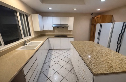 Richmond House | 8 min to metro, 5 min walk to bus, large queen bedroom Ensuite kitchenette