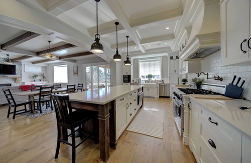 Surrey House | 9 bdrm home, sleeps 26 w/hot tub/gym/theatre/bar