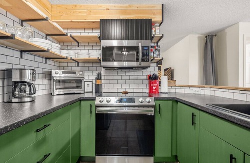 Invermere Apartment | 9 Peaks | Scandinavian | Pool | Hot Tub | Beach