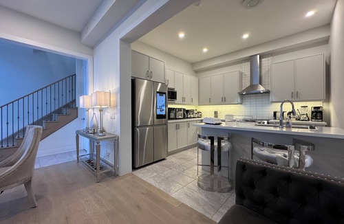 Markham House | 9 Queen Beds - French Style Detached House In Prestigious Angus Glen Markham