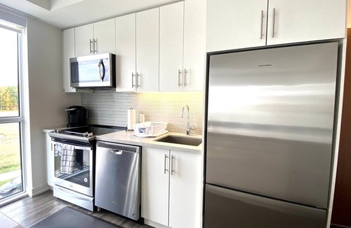 Innisfil Condo | a 2-bedroom condo located at 271 Sea Ray Avenue.