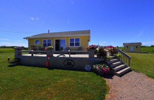 Sea View House | A cozy rustic cottage with a short walk to a fantastic beach in Seaview, PEI