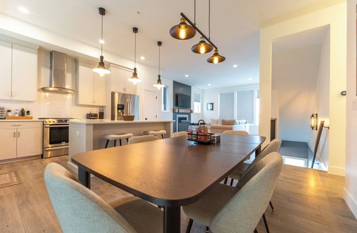 Promontory House | A Perfect Mountain Retreat w/Views, Hot Tub, Home Theatre, Games, PS5 & AC