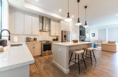 Promontory House | A Perfect Mountain Retreat w/Views, Hot Tub, Home Theatre, Games, PS5 & AC