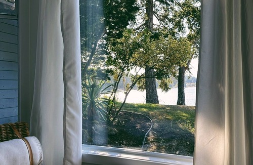 Regional District of Nanaimo Condo | A quiet oceanfront hideaway on the shoreline of Nanoose Bay.