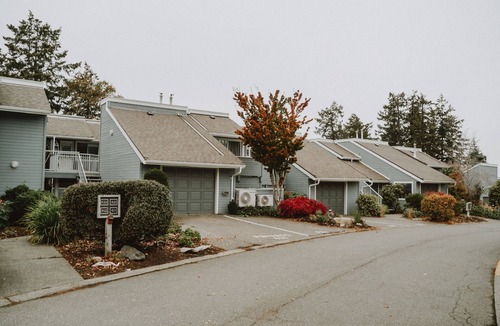 Regional District of Nanaimo Condo | A quiet oceanfront hideaway on the shoreline of Nanoose Bay.