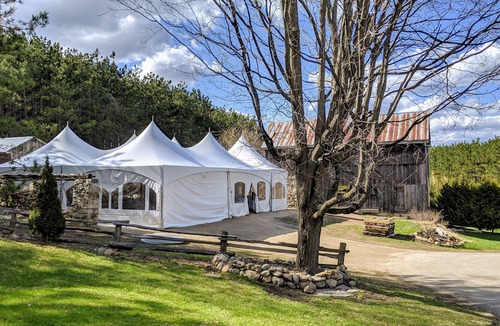 Mono House | A setting for a rustic wedding, family reunion or wellness retreat