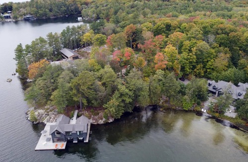 Muskoka Lakes Villa | AAA Lake Joe Prime Location Riverdale Rd! South! 8bdrm, 5 bath! Muskoka Beauty!!