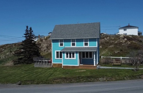Twillingate House | Above The Tickle Twillingate Vacation Home. Traditional Saltbox House est 1901