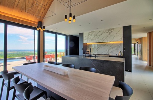 Creemore House | Absolutely Stunning Country Home in Creemore! Modern Elegance! Pool! Views!