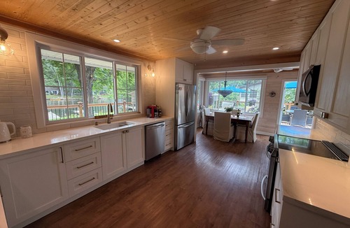Severn Bridge Cottage | Accessible Luxury Riverside Beauty! NEW listing!