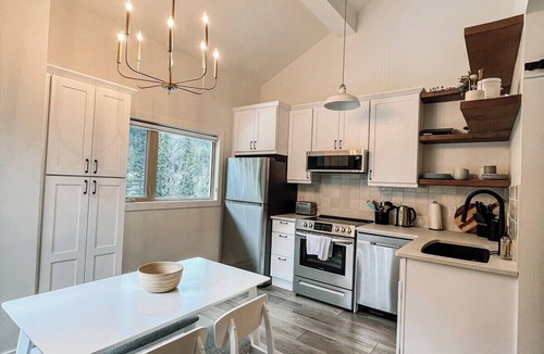Panorama Condo | Adventure Awaits: Cozy 2-Bedroom Loft Steps from Ski Lifts and Toby Creek