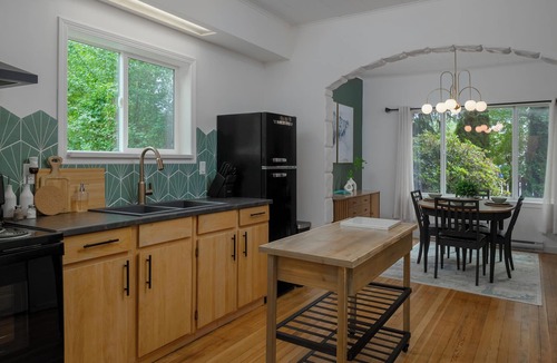 Port Alberni House | Alberni Coast Retreat- 3Bedroom Full House Close to Amenities