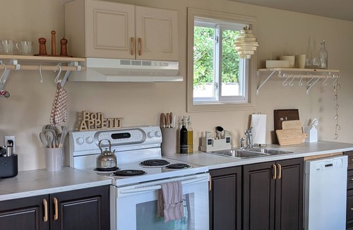 Courtland House | Alpaca Farm Retreat – Cozy 2BR Stay on Kloud 9 Haven, Near Beach & Wineries