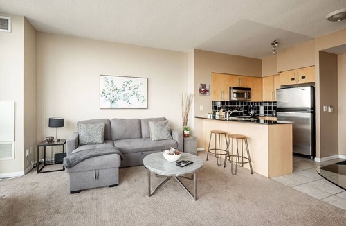 Niagara Apartment | Amazing 1BR Condo - Stunning View - Parking!