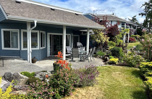 Regional District of Nanaimo Condo | Amazing ocean views from our ocean front condo. Only steps from the beach.