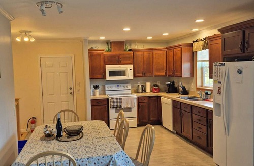Georgina House | An hour north of Toronto for a Family friendly lake escape to Willow Beach!