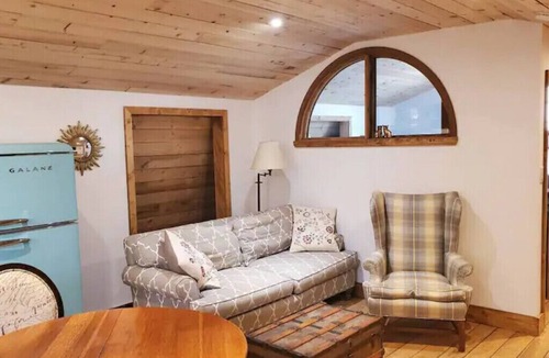 Hamilton House | Animal Lovers Dream! Barn Loft stay in Burlington complete with Highland Cows