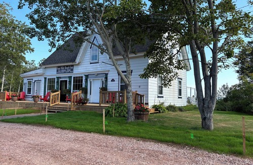 Aspy Bay Apartment | Apartment Suite in a Historic 1880s Inn · Cabot Trail & Aspy Bay, NS - Rm 1