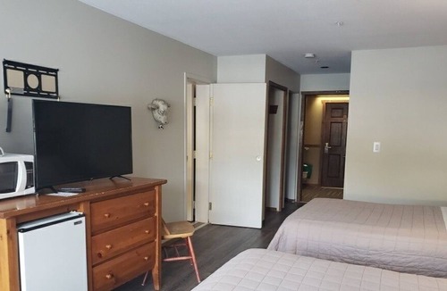 Apex Mountain Condo | Apex Mountain Inn 1 Bdrm Suite 205-206 1 Bedroom Condo by Redawning