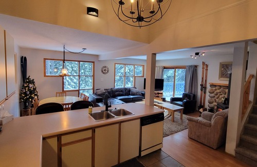 Apex Mountain Cabin | Apex Mountain Resort cabin in the trees, short walk to slopes, hot tub, fire pit