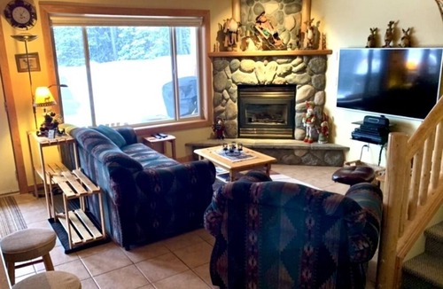Apex Mountain Condo | Apex Ski in Ski Out Luxury Winter Retreat with Hot Tub