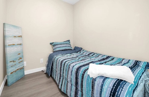 Golden Village Apartment | ARIES PALACE - LUXURY 2 BEDROOM SUITE w AC&Parking
