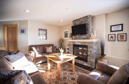 Silver Star Mountain Apartment | Arnica Chalet 2bd 2bath Ski In Out Silver Star