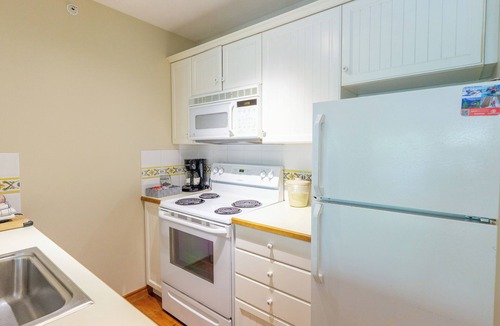 Upper Village Condo | Aspens # 547 Prime Ski-in Ski-out Location! Top Floor Unit, Pool, Hot tubs, BBQ