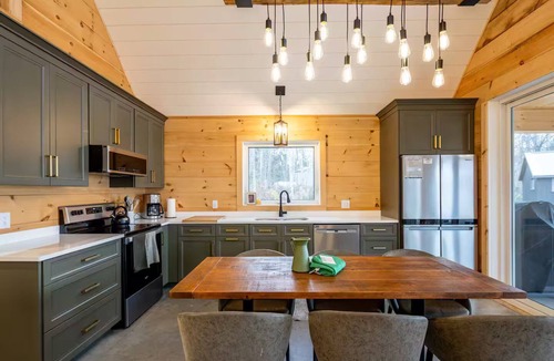 Restoule Cottage | Athena Luxury Lakefront Cottage w/Hot Tub & Sauna