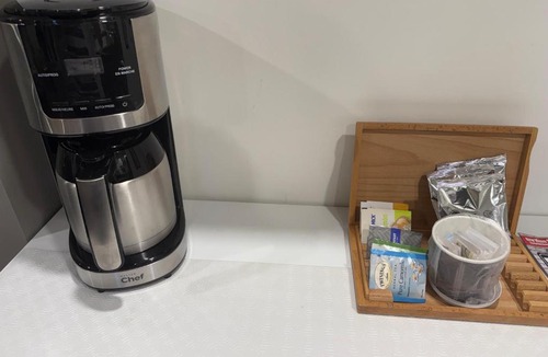 Niagara Falls Apartment | Aura Apartment Unit 2 Niagara Falls Self Check-in, Wifi and 1 Parking free