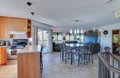 Prevost Ski Chalet | Aux Berges de la Rivière-du-Nord (Jaune)