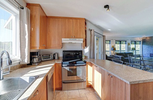 Prevost Ski Chalet | Aux Berges de la Rivière-du-Nord (Jaune)