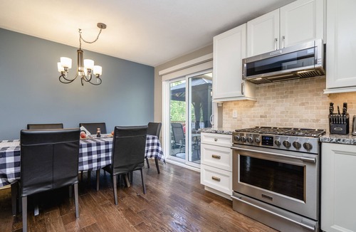 Lafontaine Cottage | ✨Awenda Provincial Park Dream Cottage✨💫🏡🧿 * Hot Tub & Dog Friendly *