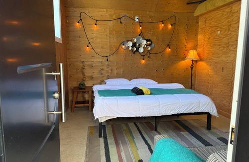 Chippawa Resort | Backyard Garden Resort 7 Beds for a Max of 12 near Horseshoe Fall
