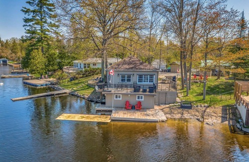 Bobcaygeon Cottage | Barefoot Beach on Pigeon Lake