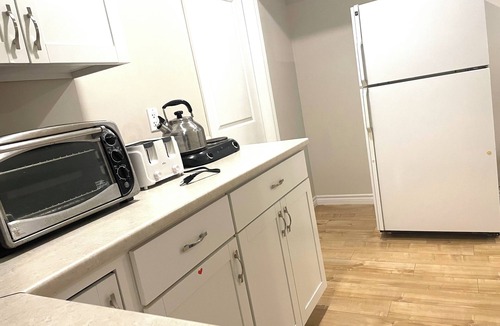 Sudbury House | Basement Queen Bedroom-C（Private Room，Shared Bathroom）